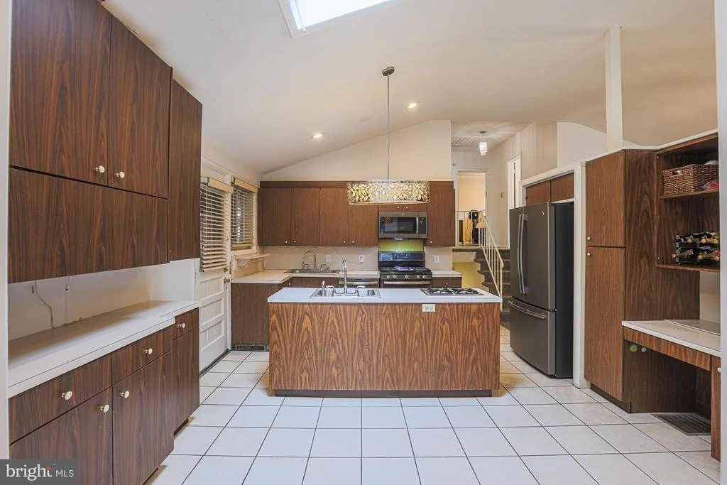 Photo of 5919 WINNER AVENUE