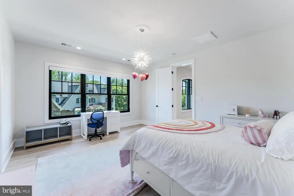 Photo of 952 WALKER ROAD