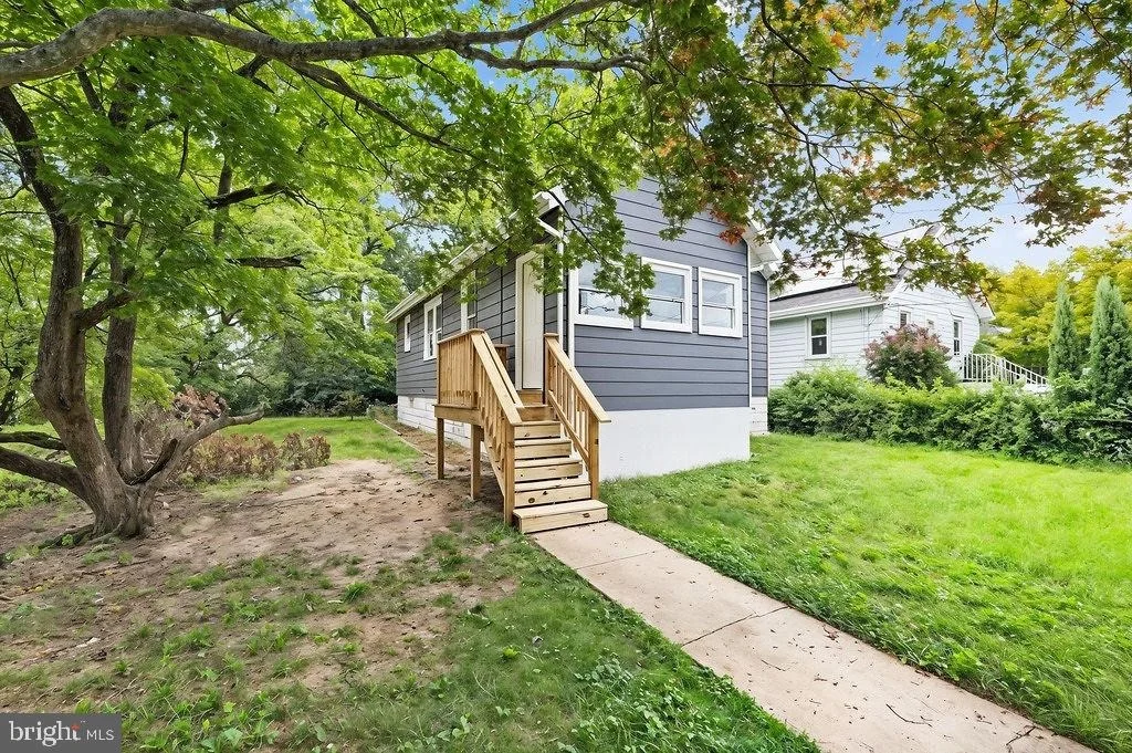 Photo of 865 N READ AVENUE