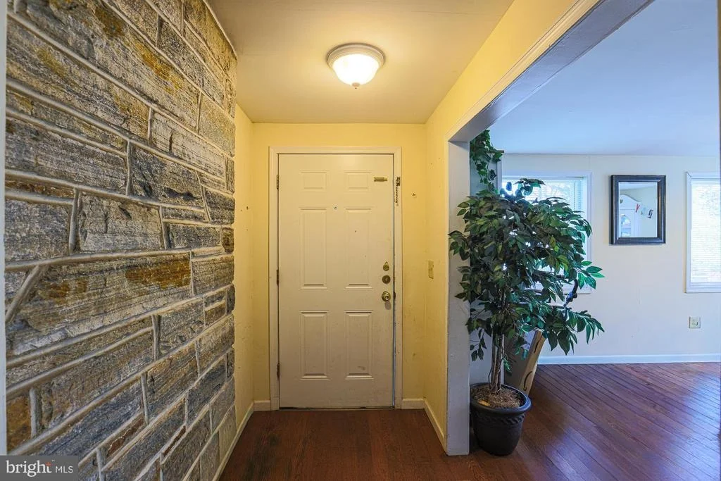 Photo of 6206 WINNER AVENUE