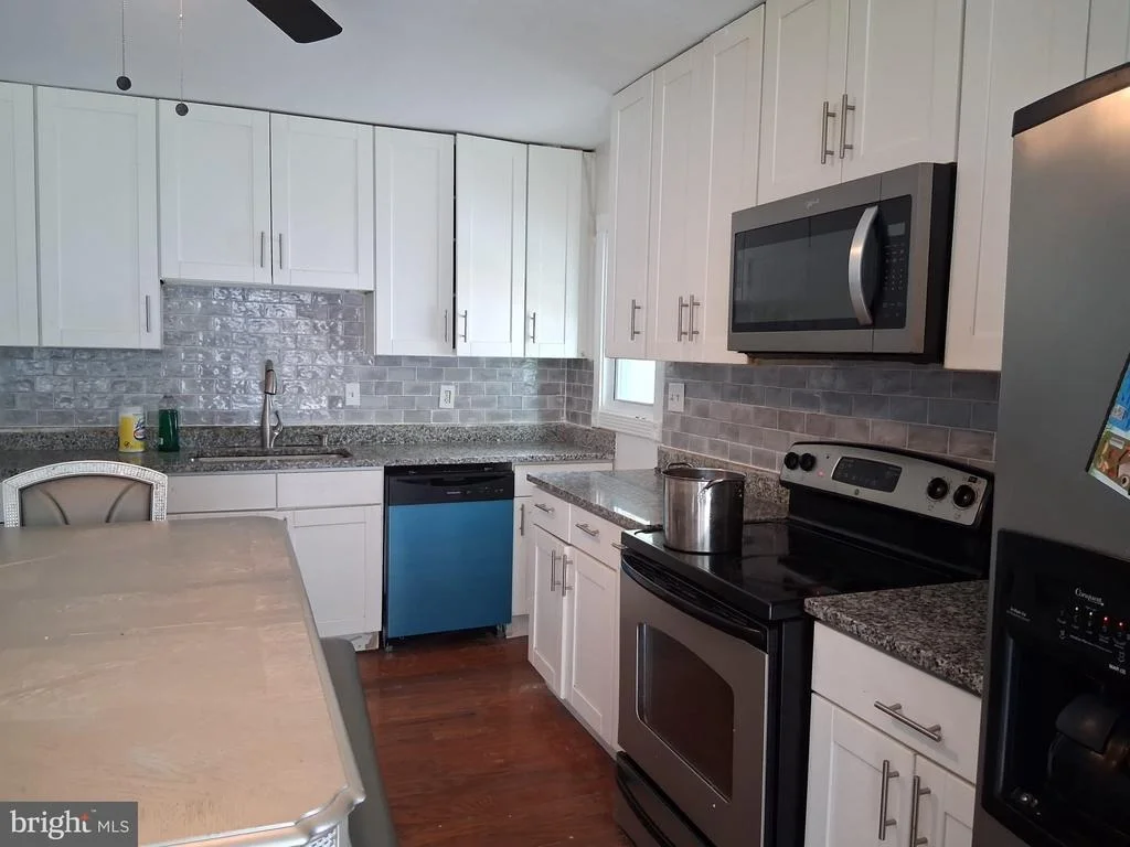 Photo of 809 MONTROSE AVENUE