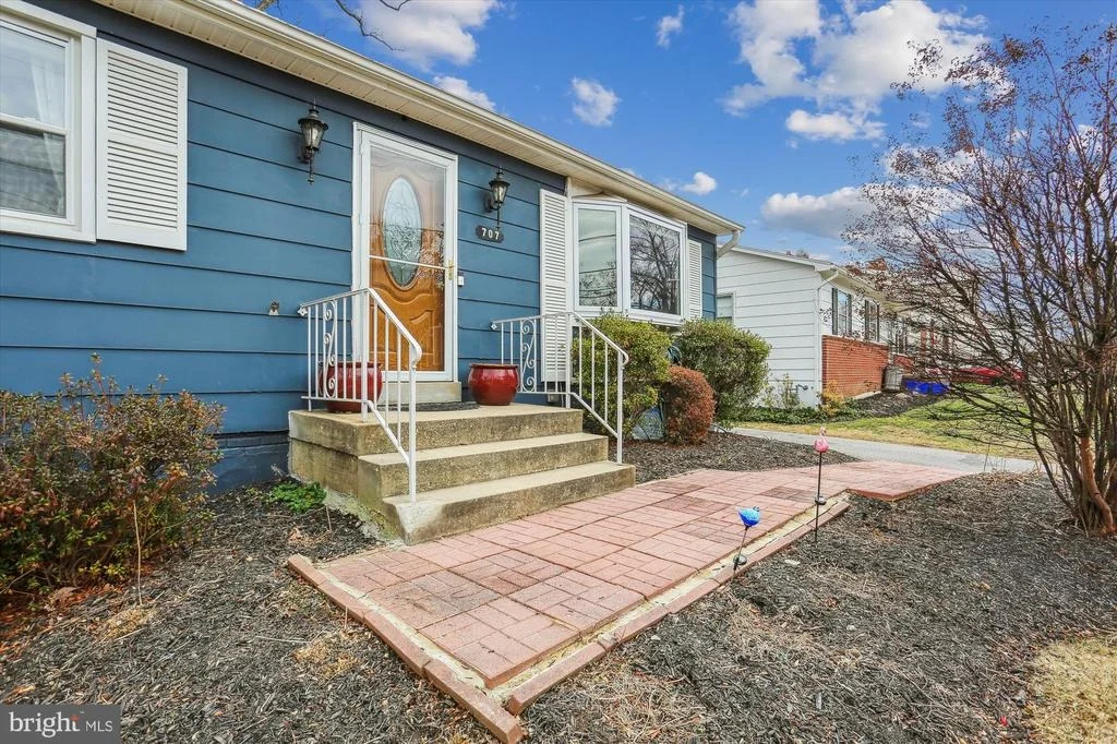 Photo of 707 HOLLYWOOD AVENUE