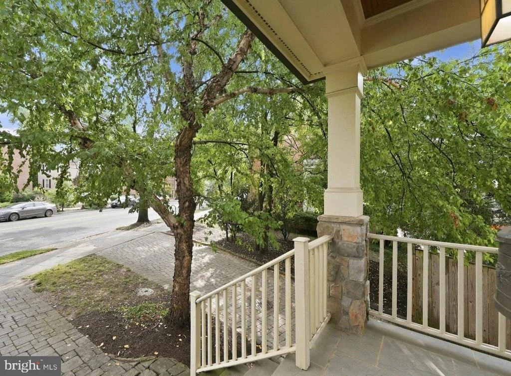 Photo of 4462 MACARTHUR BOULEVARD NW