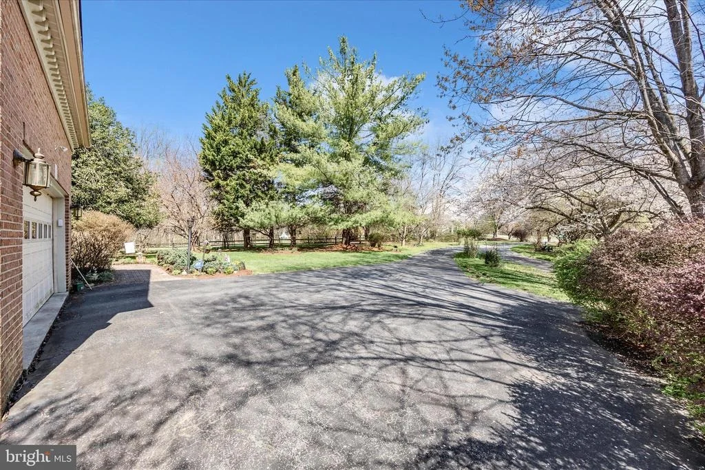 Photo of 19808 FALLING SPRING COURT