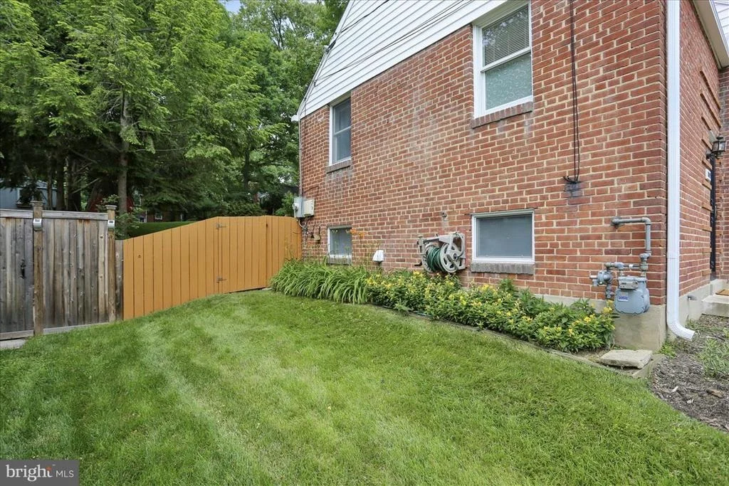 Photo of 1005 DENNIS AVENUE