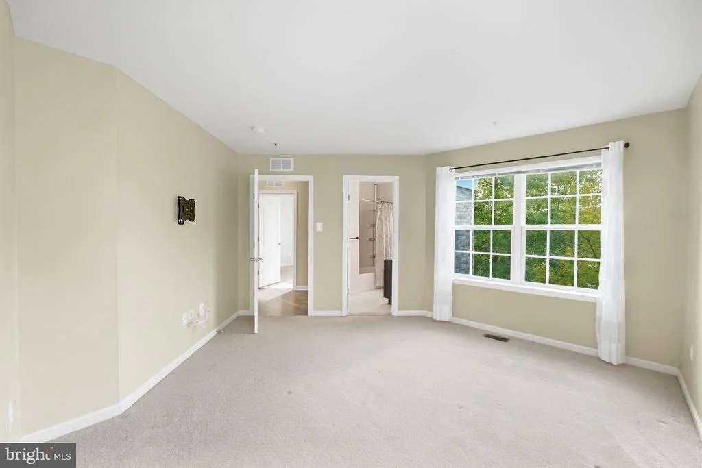 Photo of 3012 LAKE FOREST DRIVE