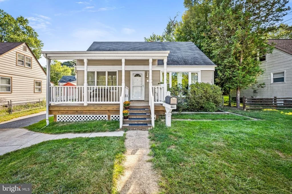 Photo of 825 CLIFFEDGE ROAD