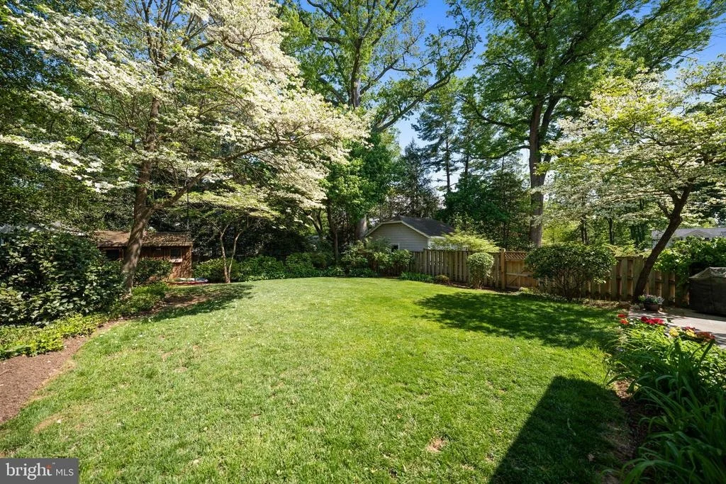 Photo of 7301 SUMMIT AVENUE