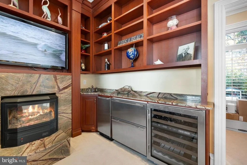 Photo of 206 HARBOR DRIVE