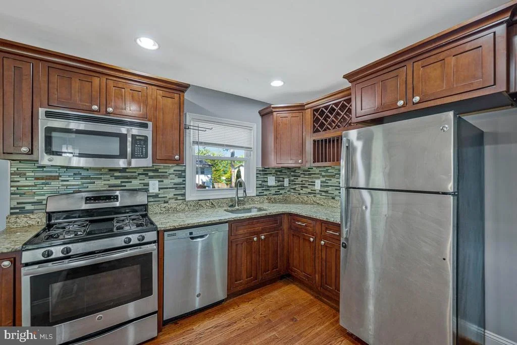 Photo of 409 UNIVERSITY DRIVE