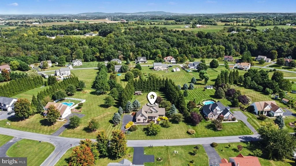 Photo of 12 E SUMMIT DRIVE