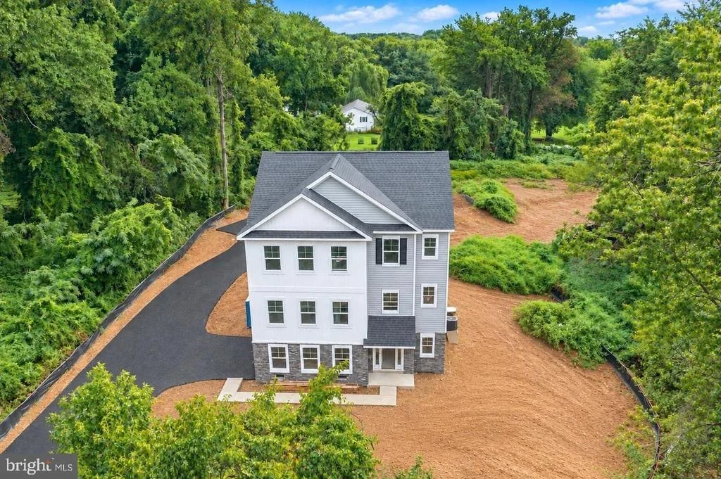 Photo of 721 NOLLMEYER ROAD
