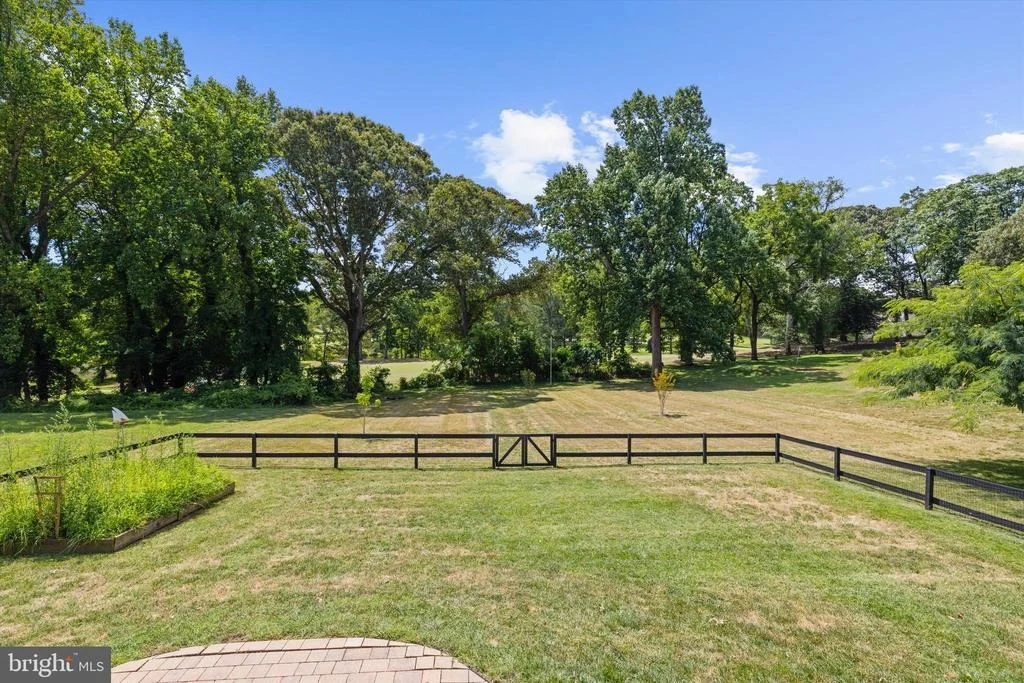 Photo of 527 BAY HILLS DRIVE