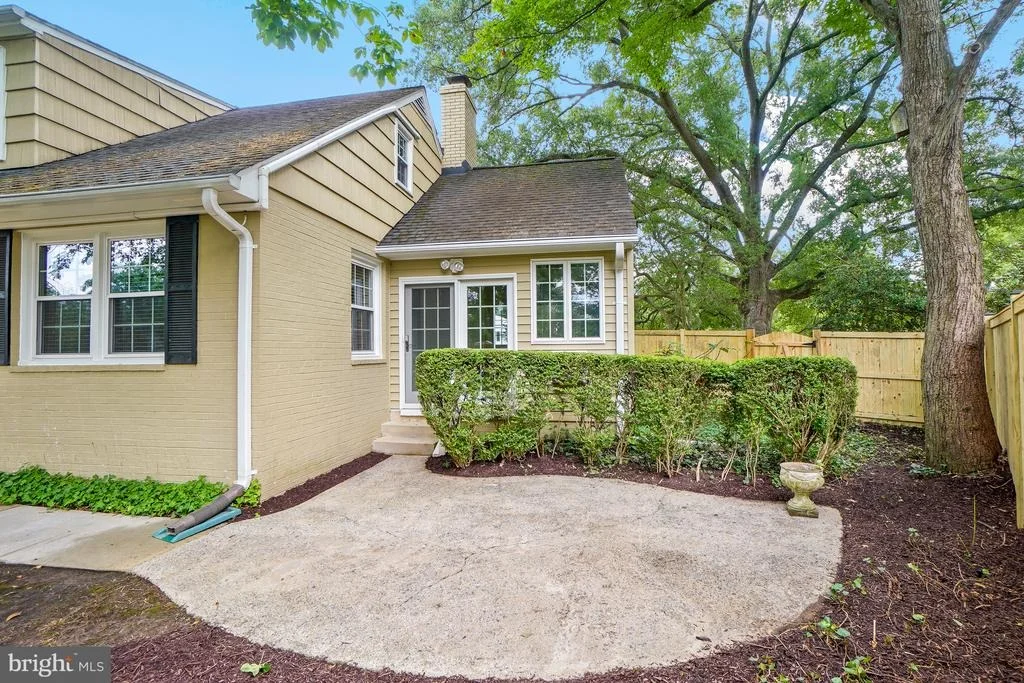 Photo of 8524 DOTER DRIVE