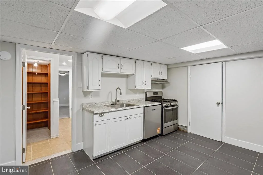Photo of 833 MEADOW ROAD