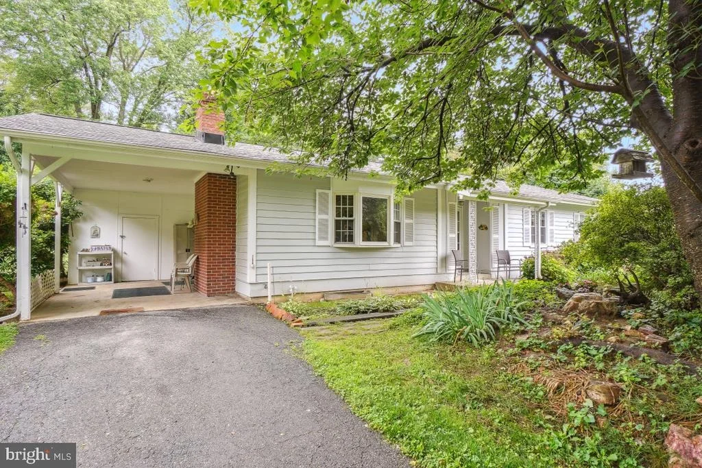 Photo of 17916 MUNCASTER ROAD