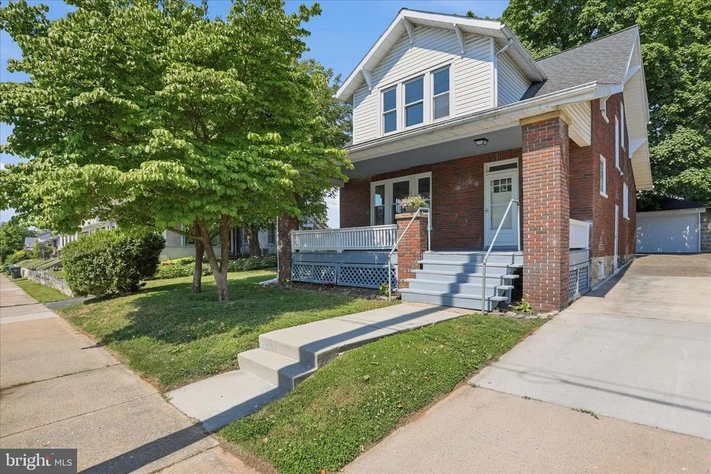 Photo of 819 SUMMIT AVENUE