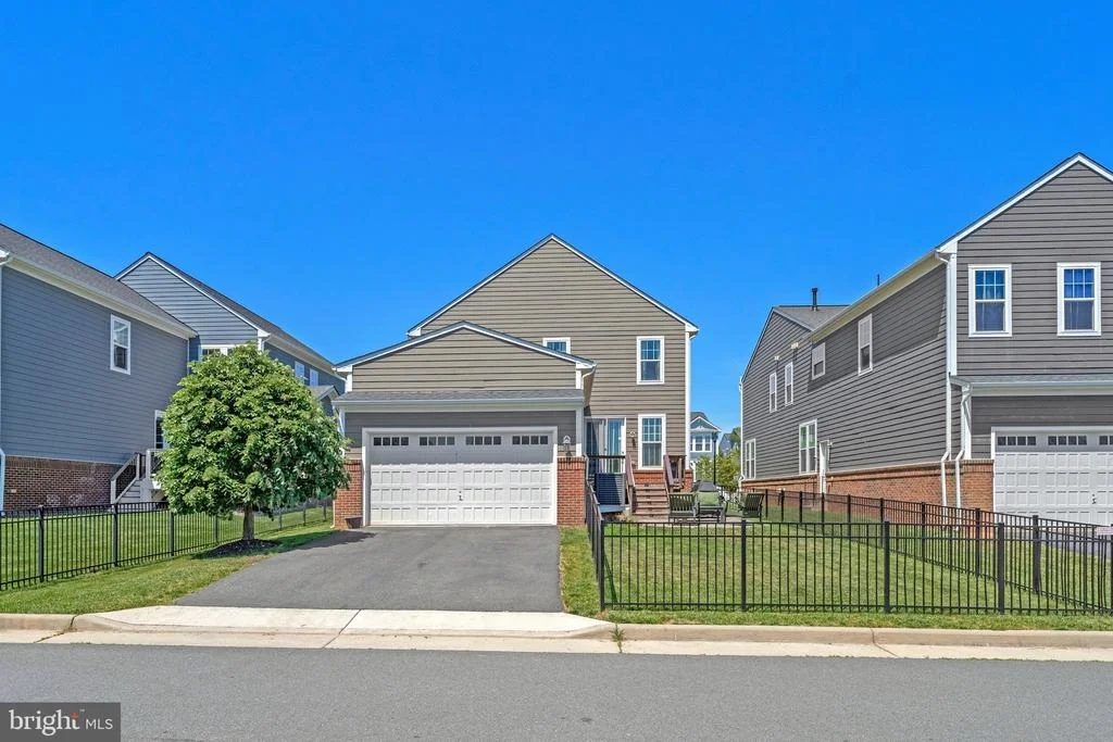 Photo of 1007 THEMIS STREET SE