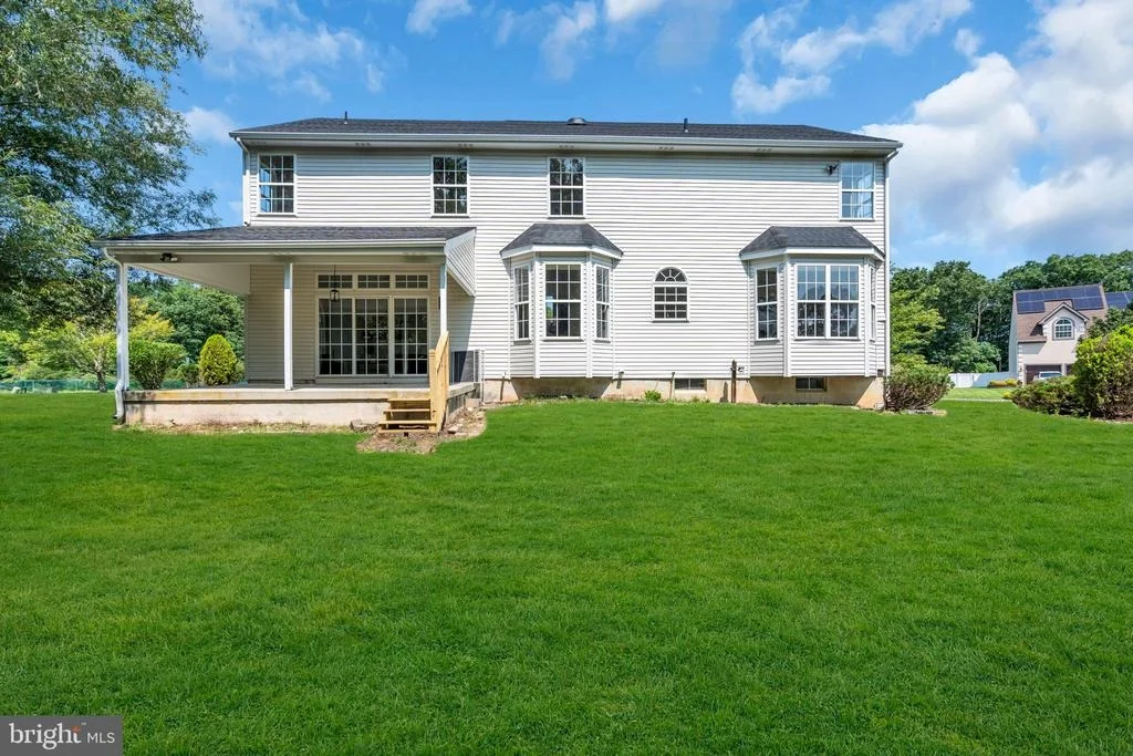 Photo of 1055 HUNTINGDON DRIVE