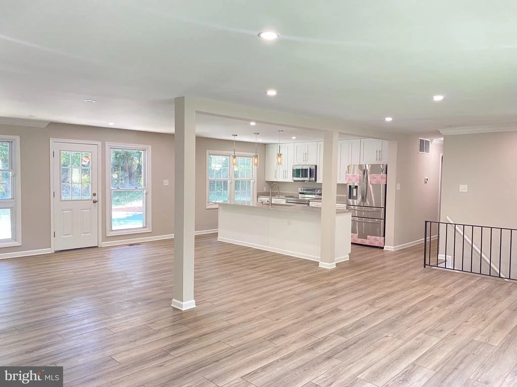 Photo of 6002 MIDDLETON LANE