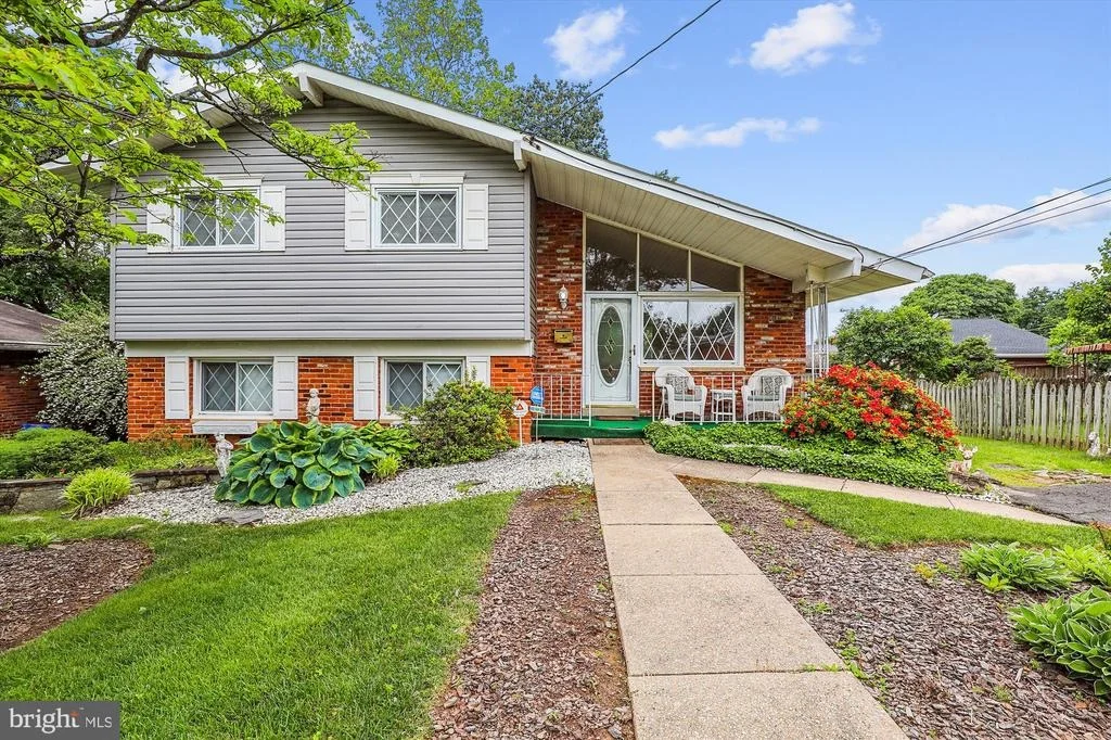 Photo of 11818 MENTONE ROAD