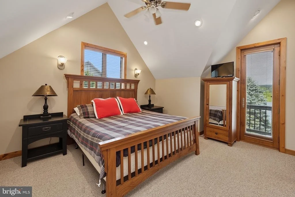 Photo of 250 LAKE POINTE DRIVE
