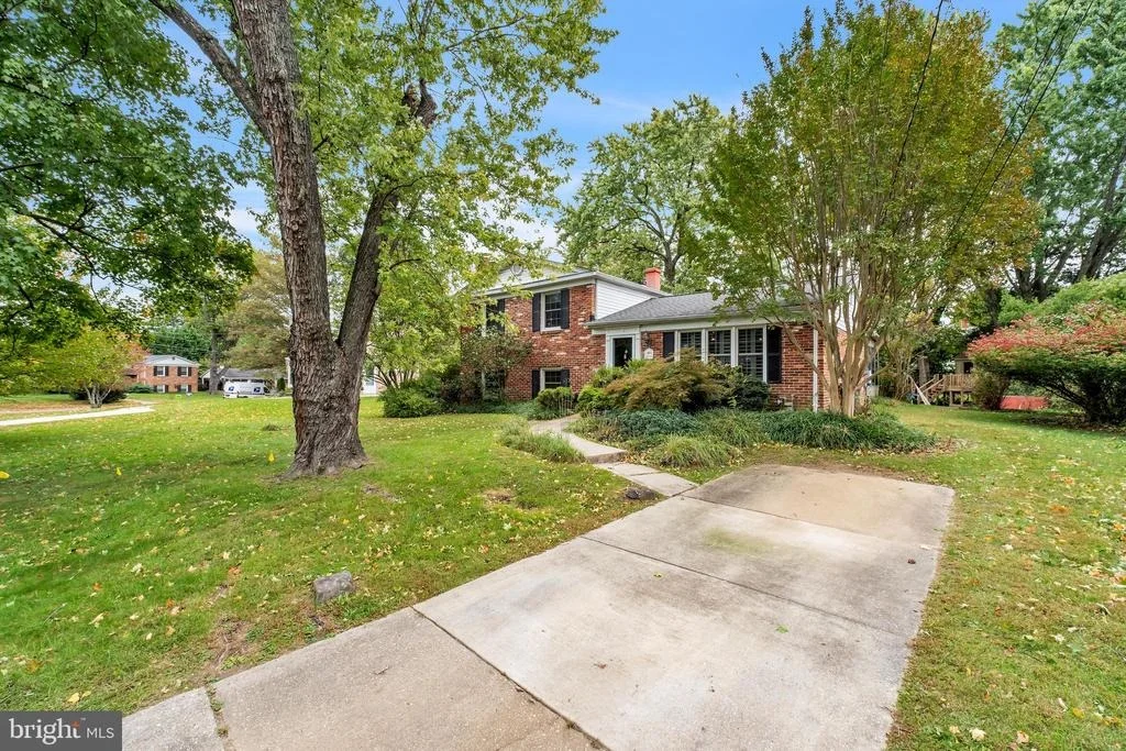 Photo of 13102 FOXHALL DRIVE