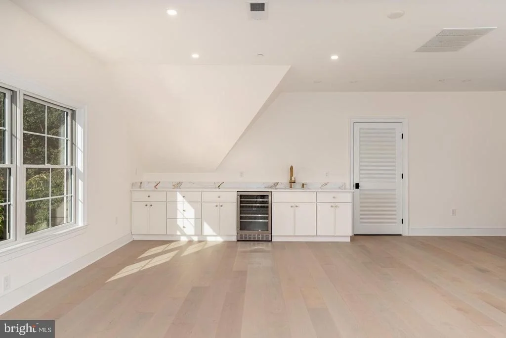 Photo of 5631 MACARTHUR BOULEVARD NW