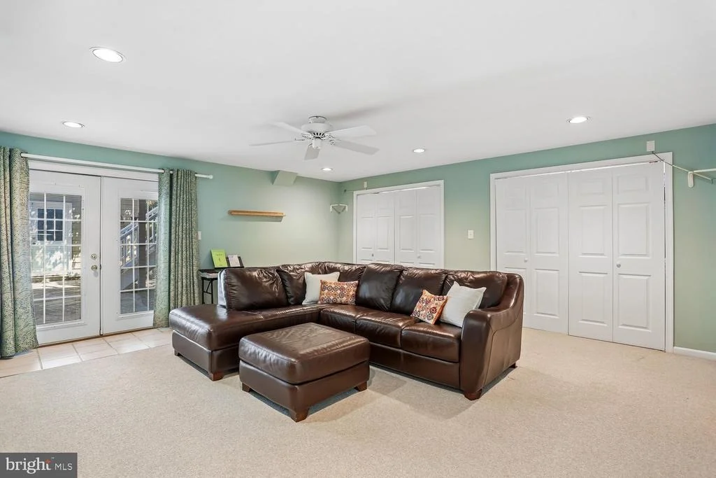 Photo of 465 TSCHIFFELY SQUARE ROAD