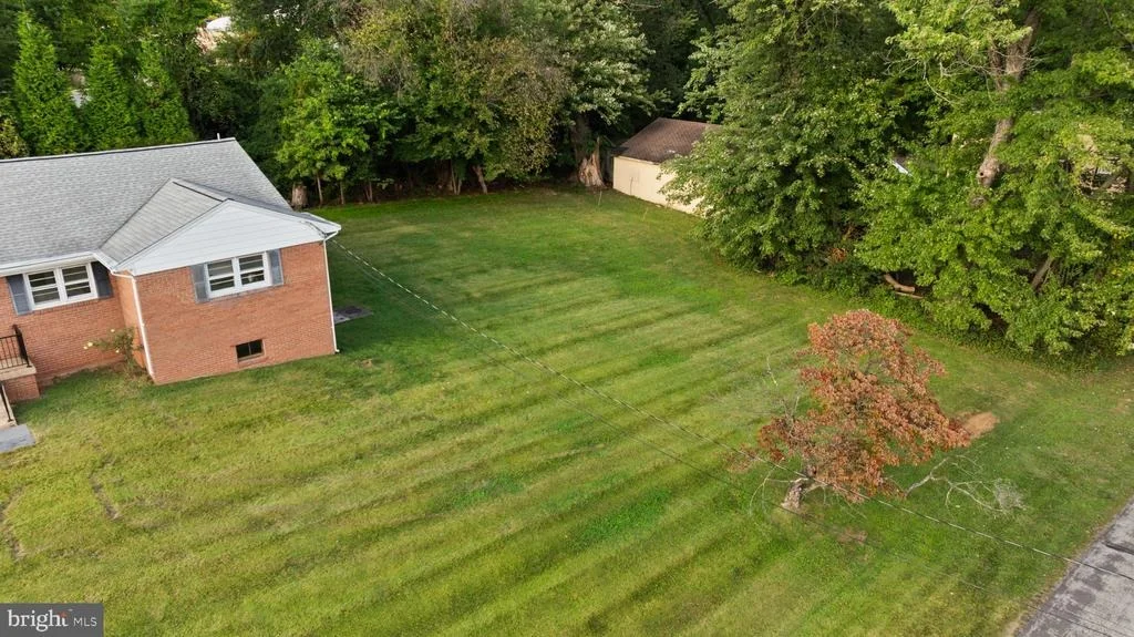 Photo of 11809 COLLINS DRIVE