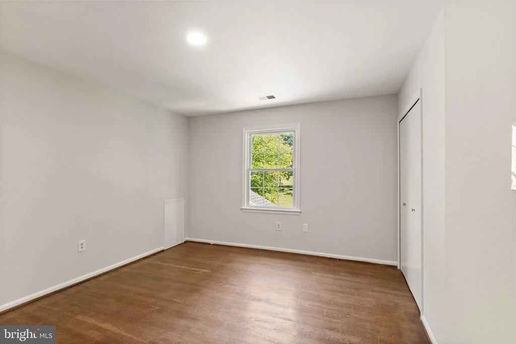 Photo of 2037 DURAND DRIVE