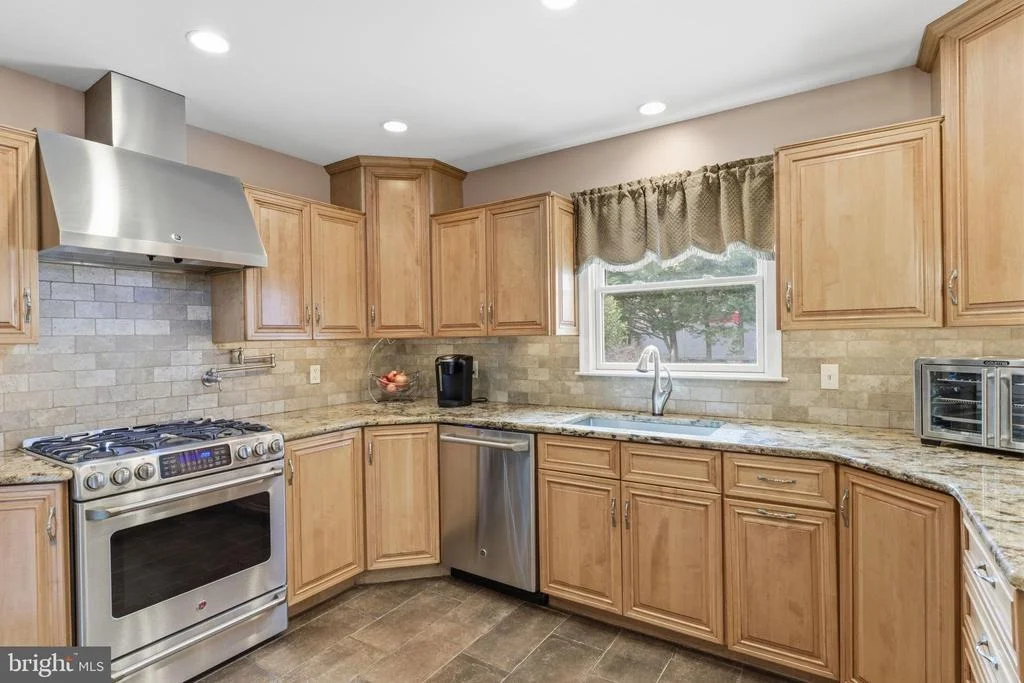 Photo of 682 WHIRLAWAY DRIVE