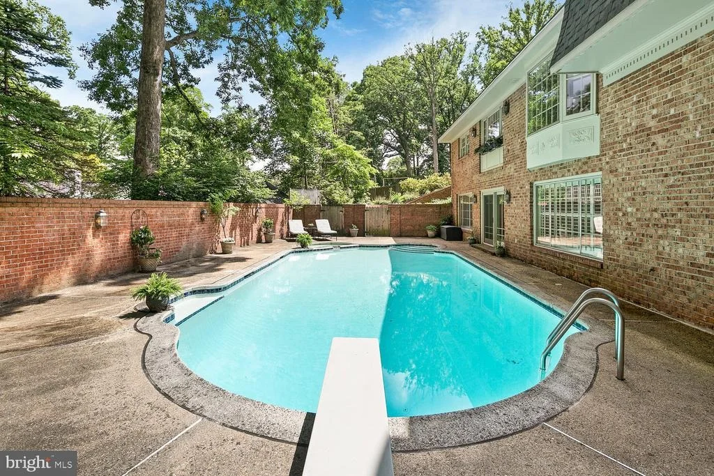 Photo of 1613 FOREST LANE