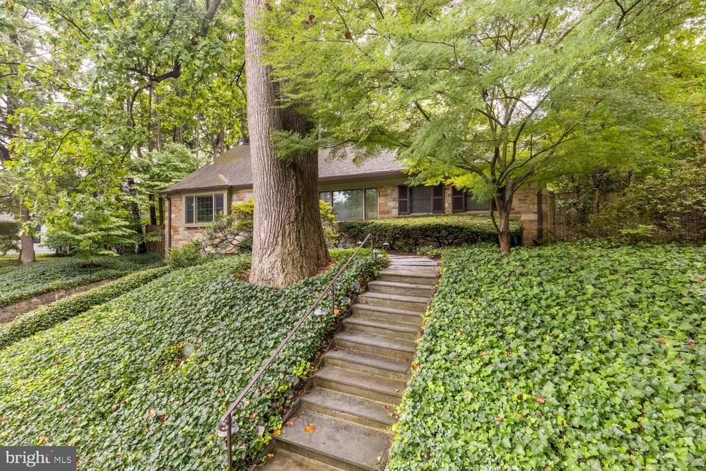 Photo of 5810 OVERLEA ROAD