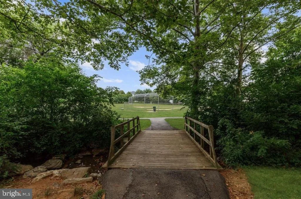 Photo of 6903 GREENVALE COURT