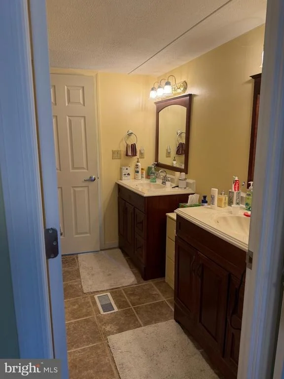 Photo of 273 MAYFLOWER DR
