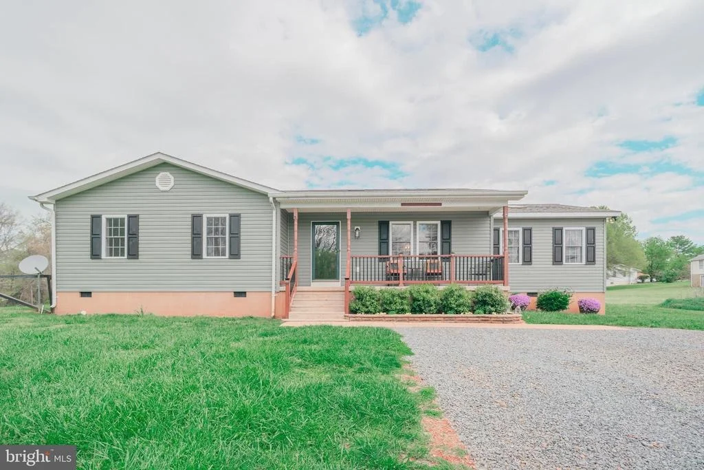 Photo of 15221 WOODCREST DRIVE