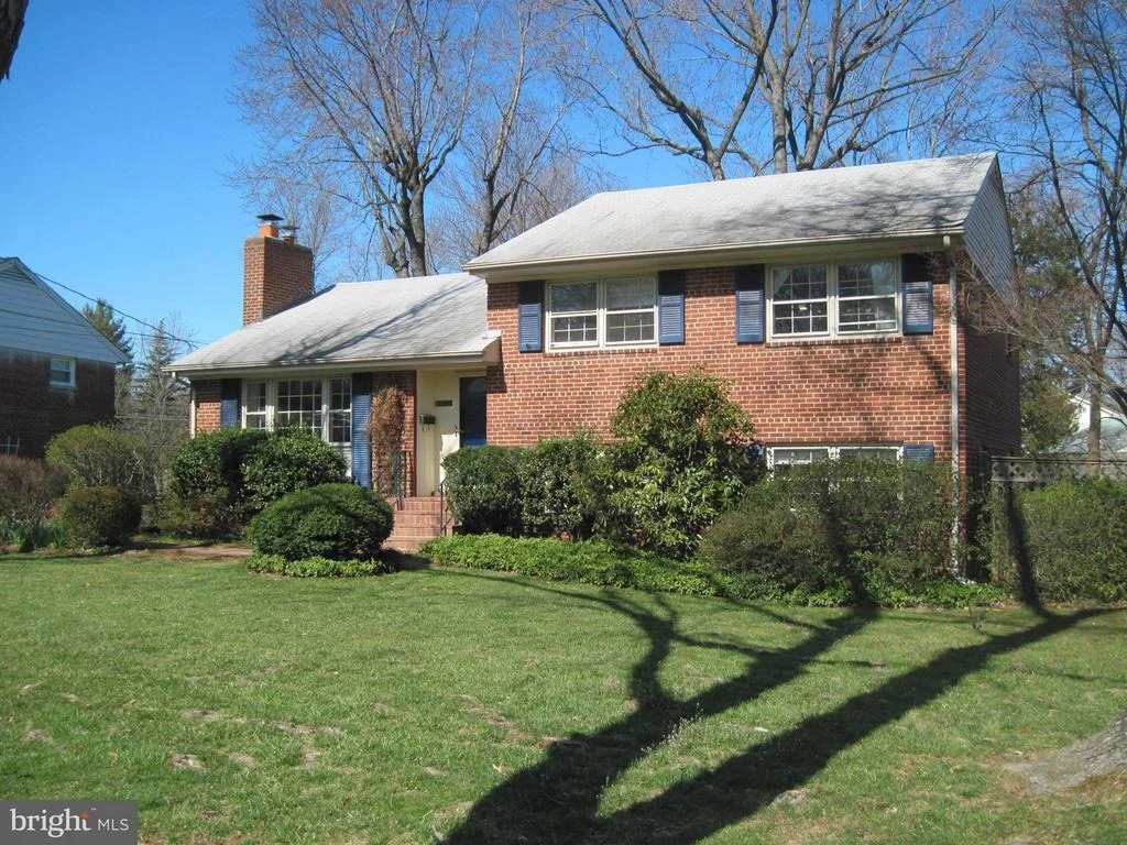 Photo of 1422 MAYFLOWER DRIVE