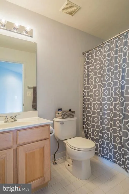Photo of Unit 2128 at 1908 CRESCENT PARK DRIVE