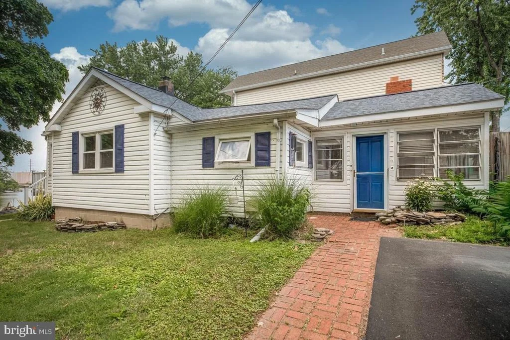 Photo of 7801 WATERVIEW