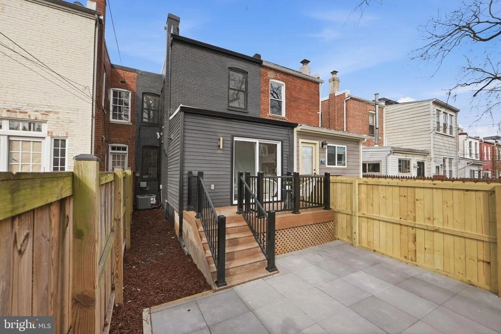 Photo of 325 14TH STREET NE