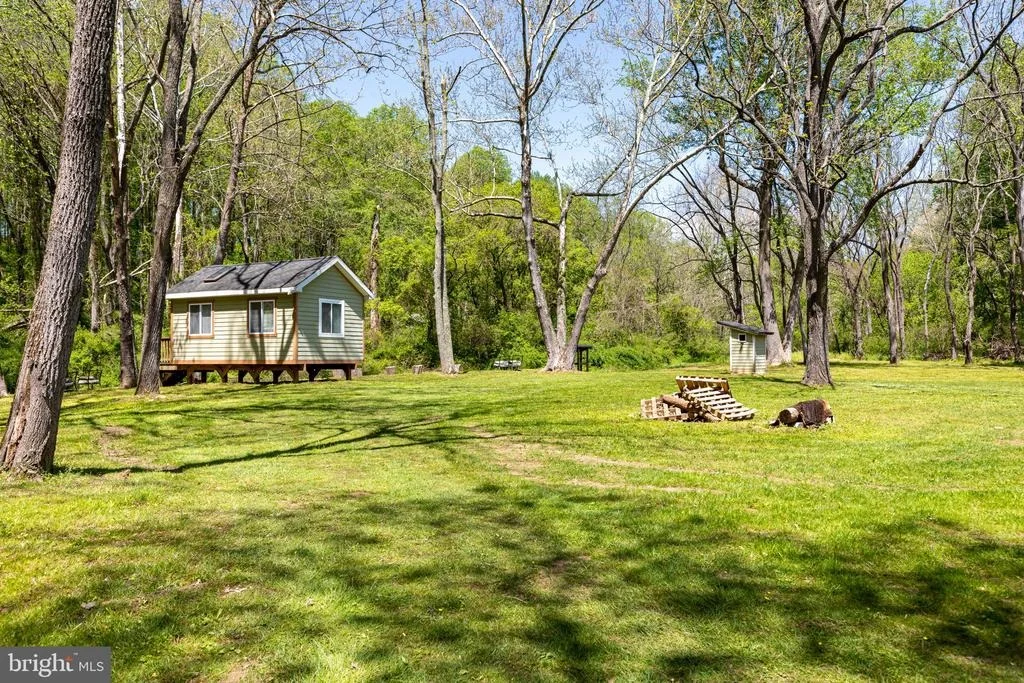 Photo of 2310 PUTNAM ROAD