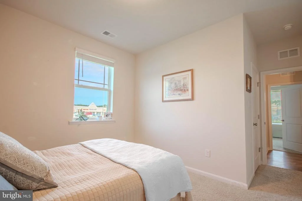 Photo of 406 TWIN CREEKS DRIVE