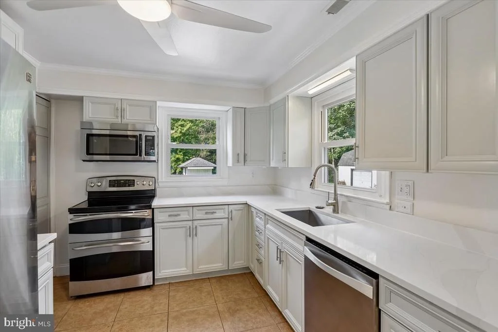 Photo of 833 MEADOW ROAD