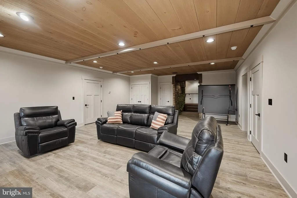 Photo of 415 NAZELROD ROAD