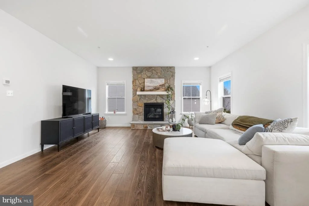 Photo of 2758 HILLFIELD DRIVE