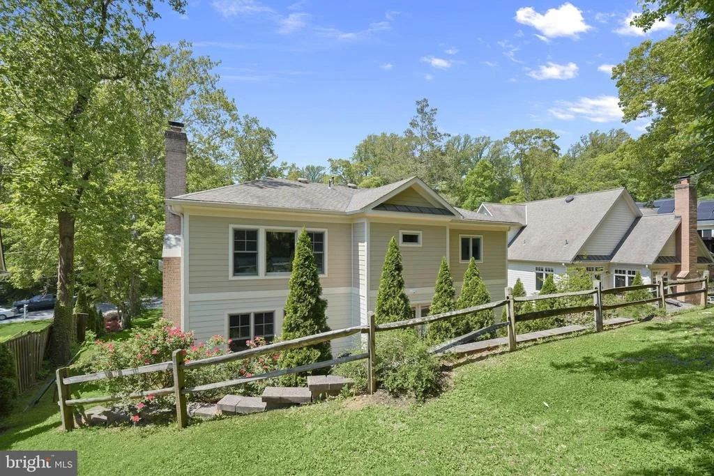 Photo of 6314 WALHONDING ROAD