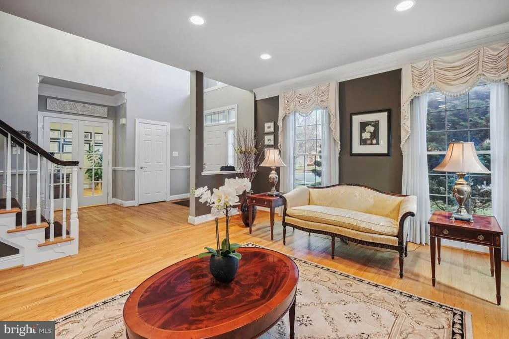 Photo of 10 MAPLECREST COURT