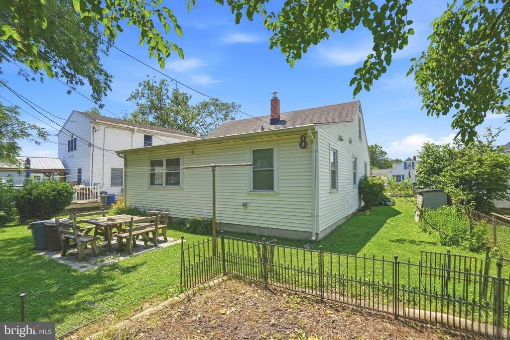 Photo of 8240 LONGPOINT ROAD
