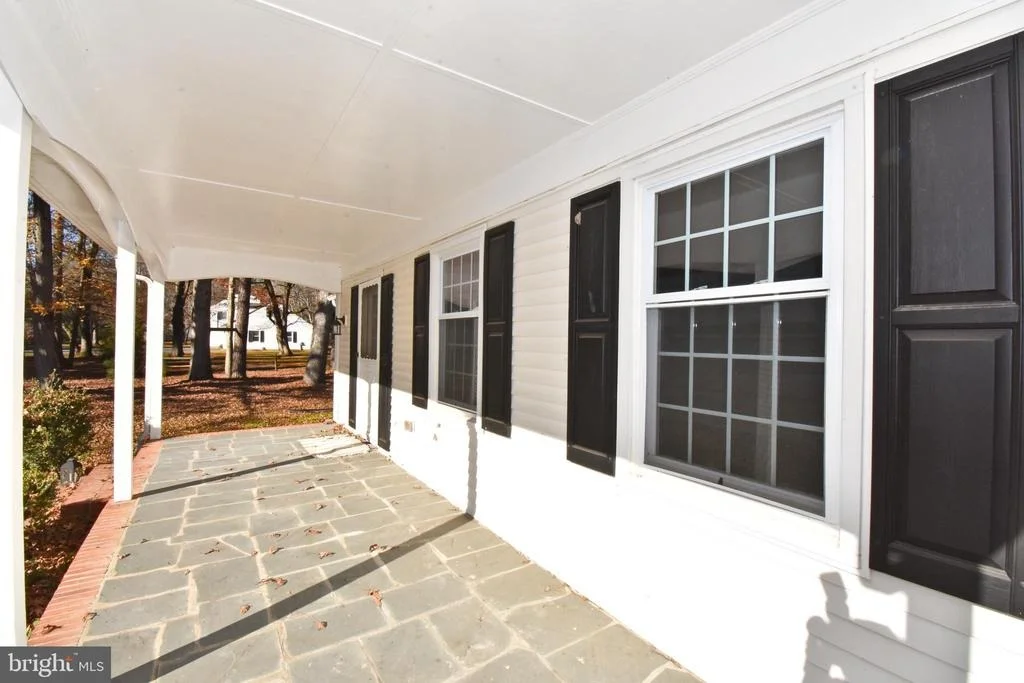 Photo of 4011 GROSSE POINT DRIVE